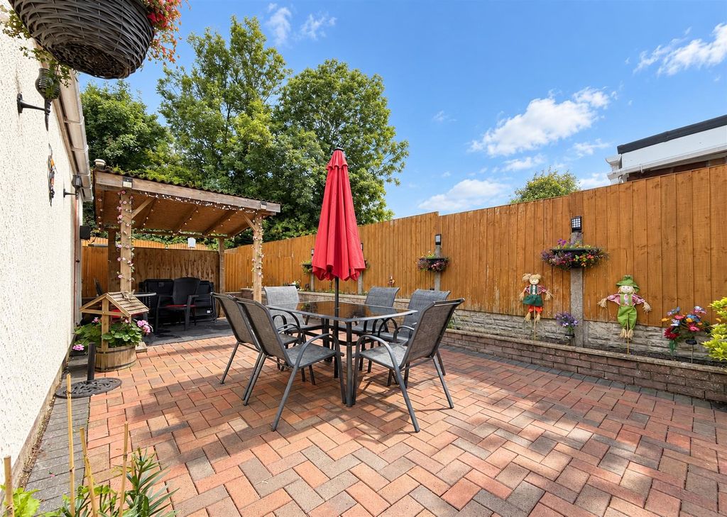 Property photo 2 of 19 Externally