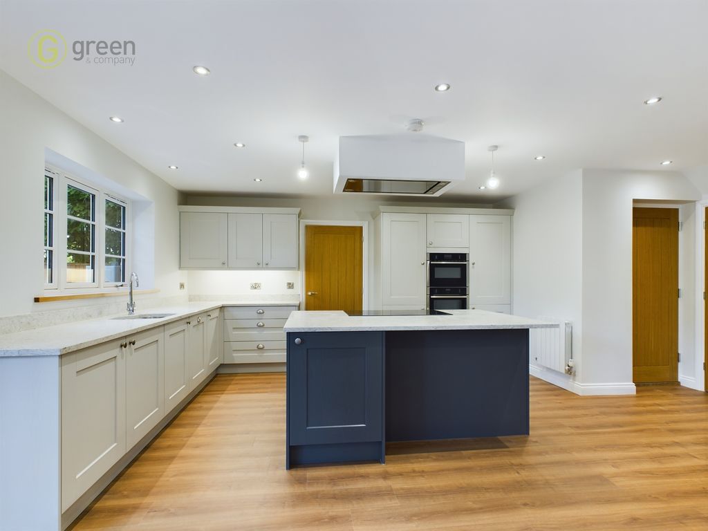 Property photo 2 of 32