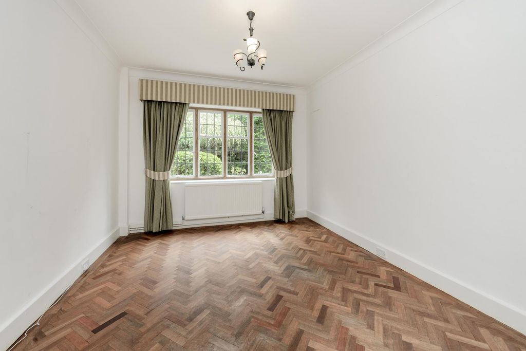 Property photo 3 of 18