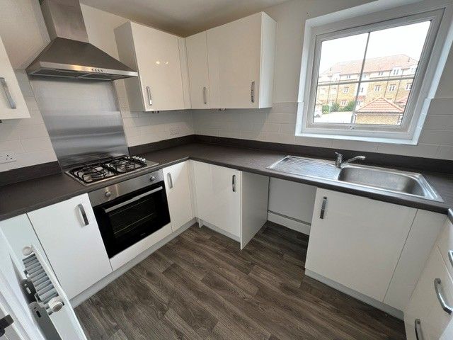 Property photo 3 of 6 Kitchen