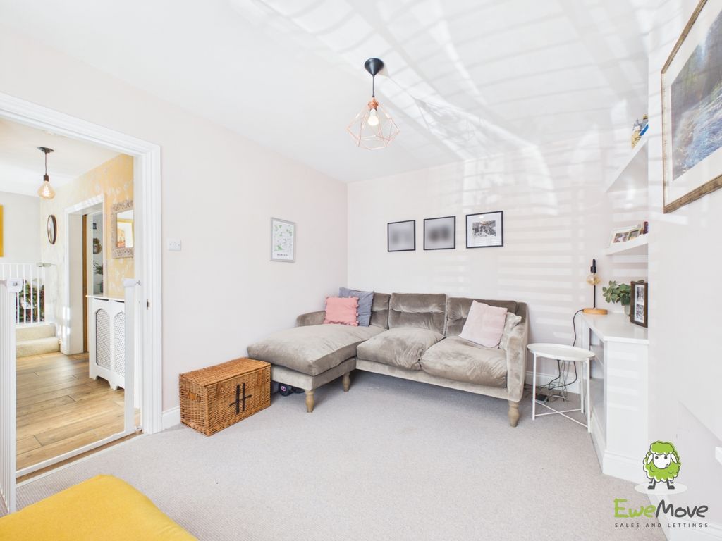 Property photo 3 of 25 Ewemove Estate Agents Basingstoke