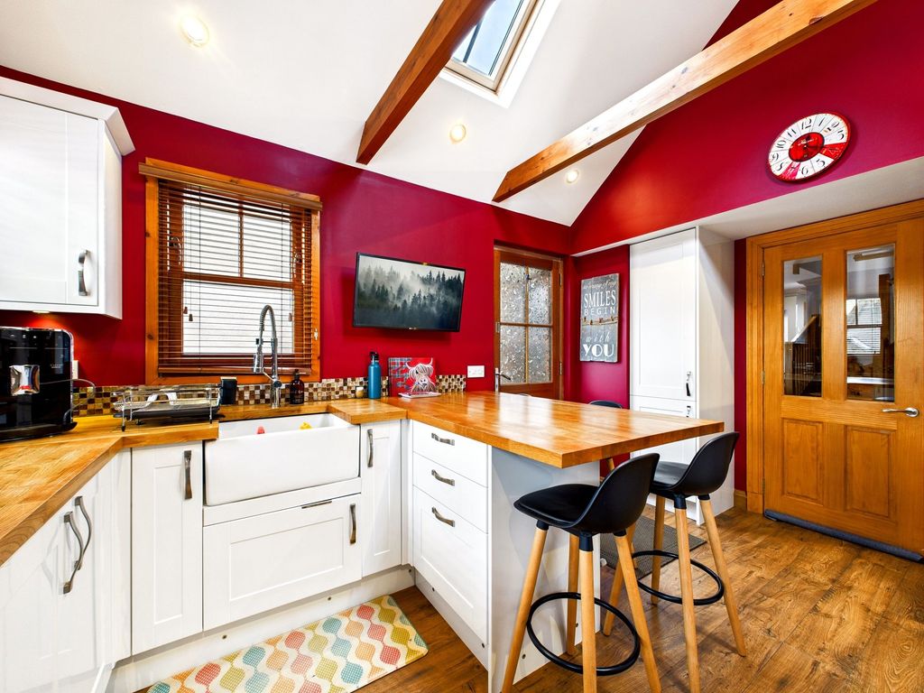 Property photo 2 of 25