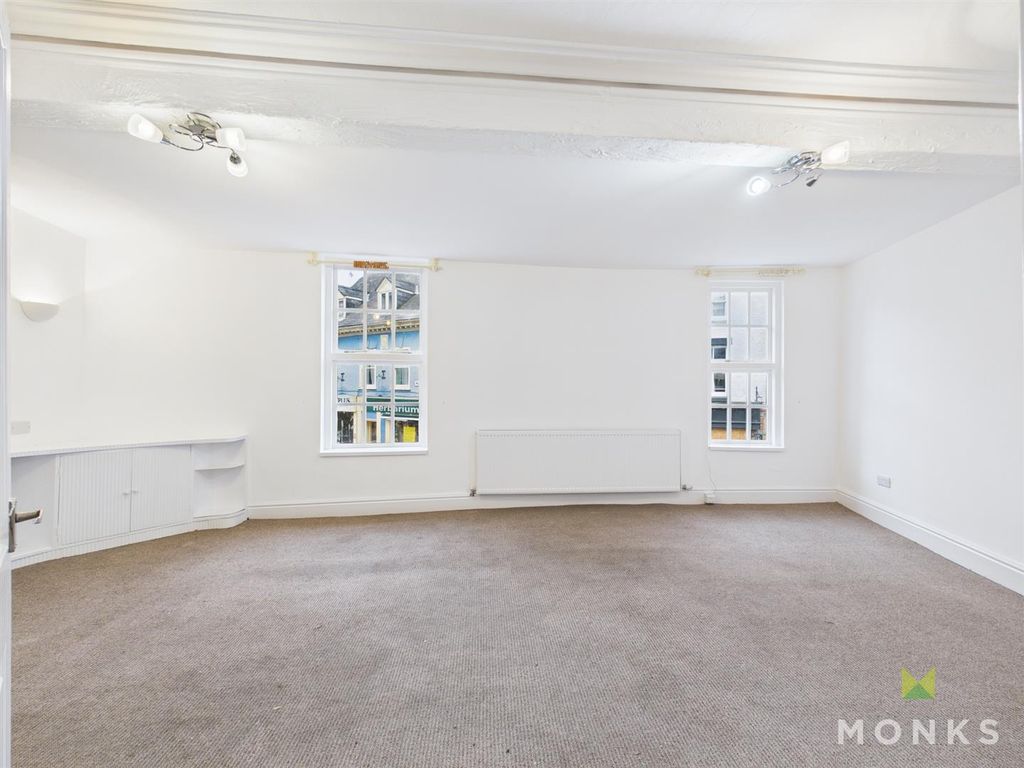 Property photo 3 of 11 Cam01420G0-Pr0827-Still004.Jpg