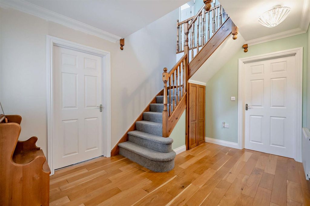 Property photo 2 of 18 8659283-Interior17-800.Jpg