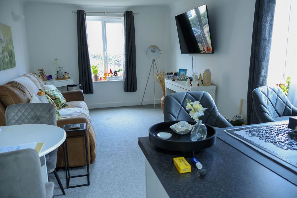 Property photo 3 of 15