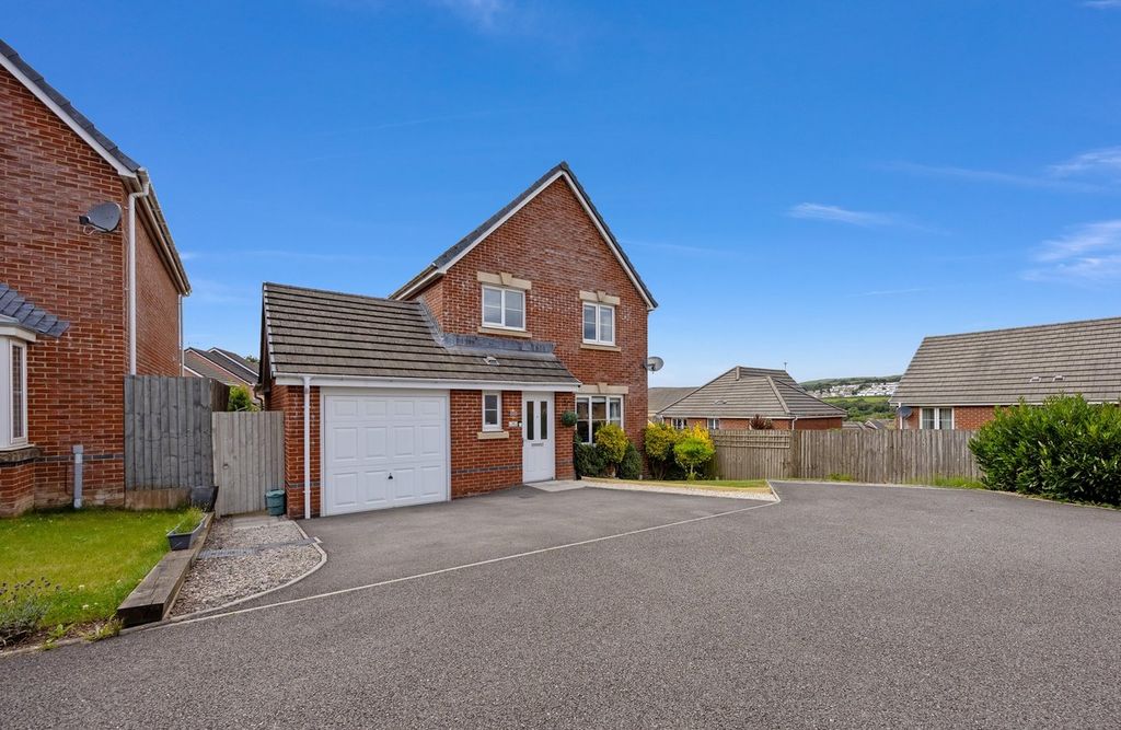 Property photo 1 of 33