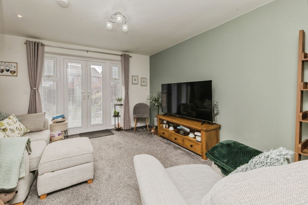 Property photo 3 of 17 Photo