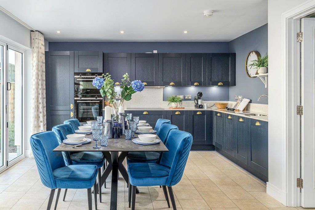 Property photo 1 of 12 5 Bedroom Showhome | Expansive Open Plan Kitchen, Dining, And Family Area