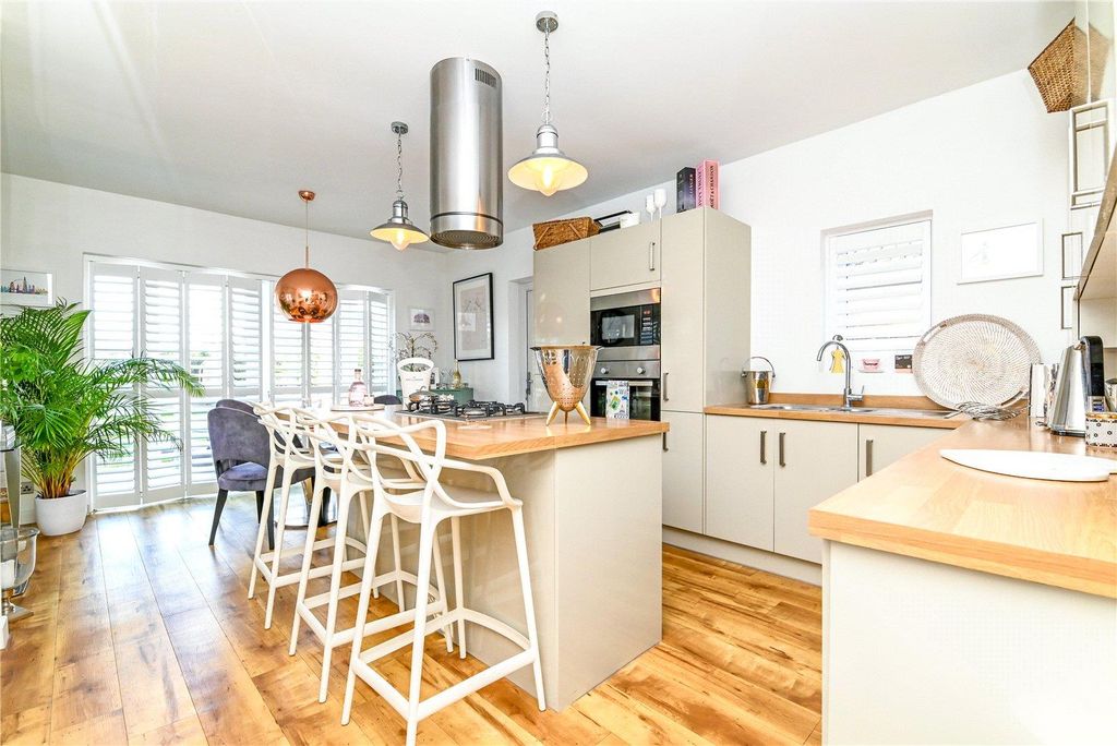 Property photo 2 of 20 Picture No. 29