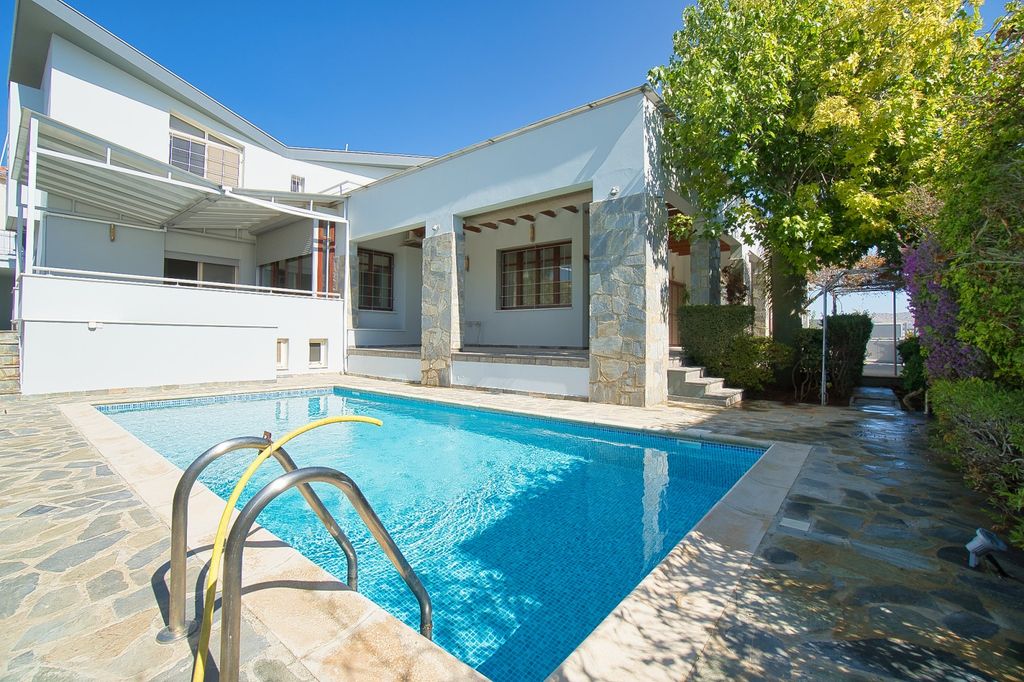 Property photo 1 of 28