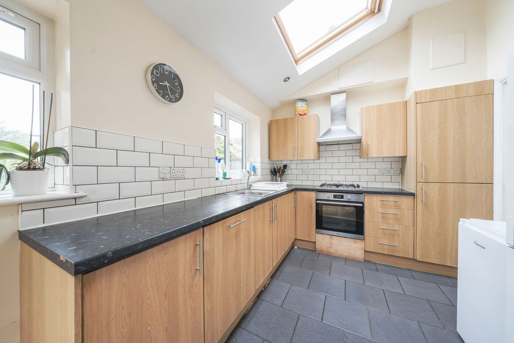 Property photo 3 of 16 1298265-2-682Da43...
