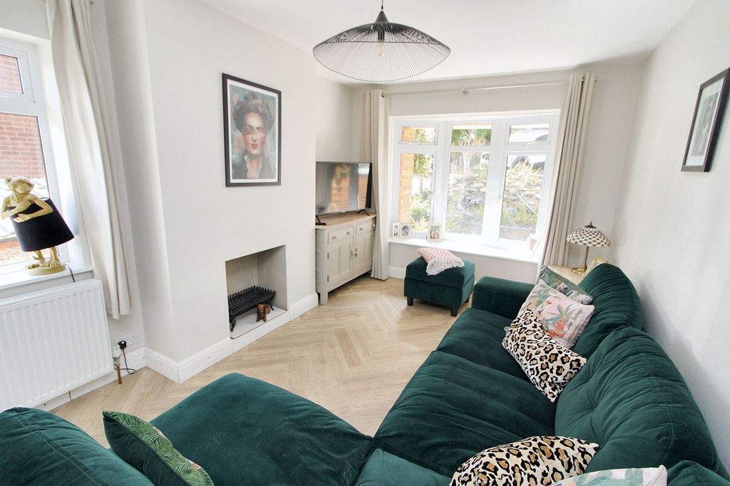 Property photo 3 of 21 Photo 9