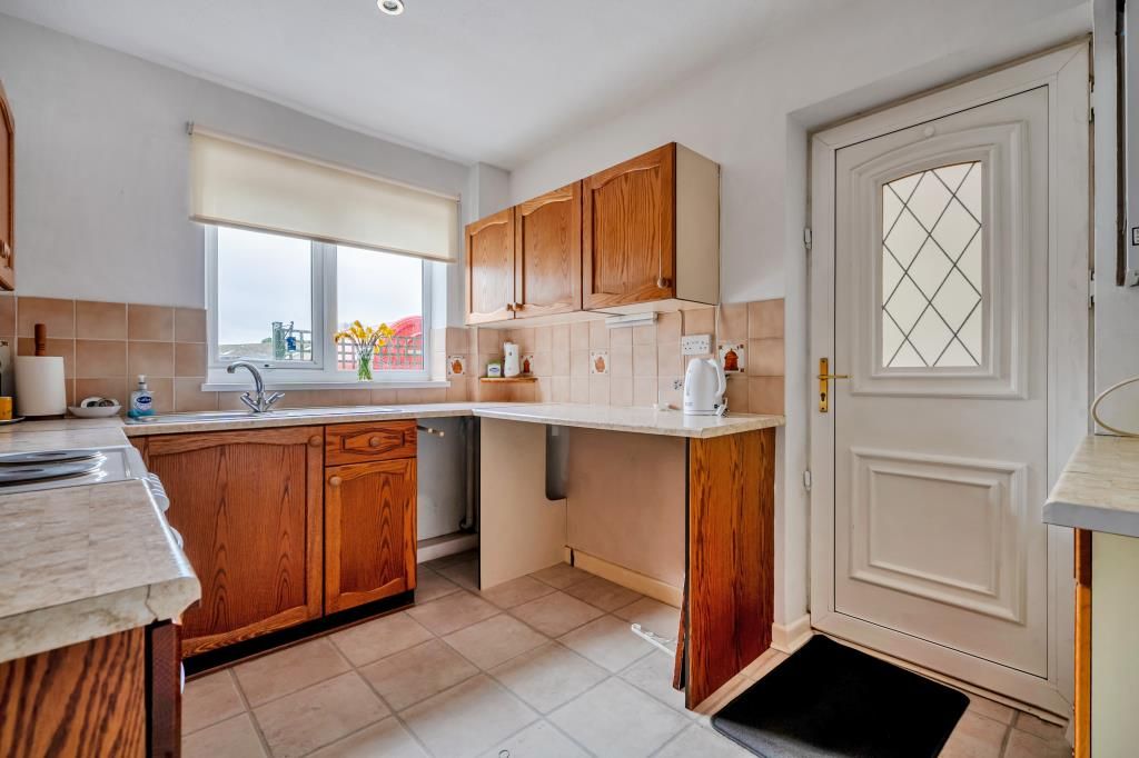 Property photo 3 of 19 Kitchen