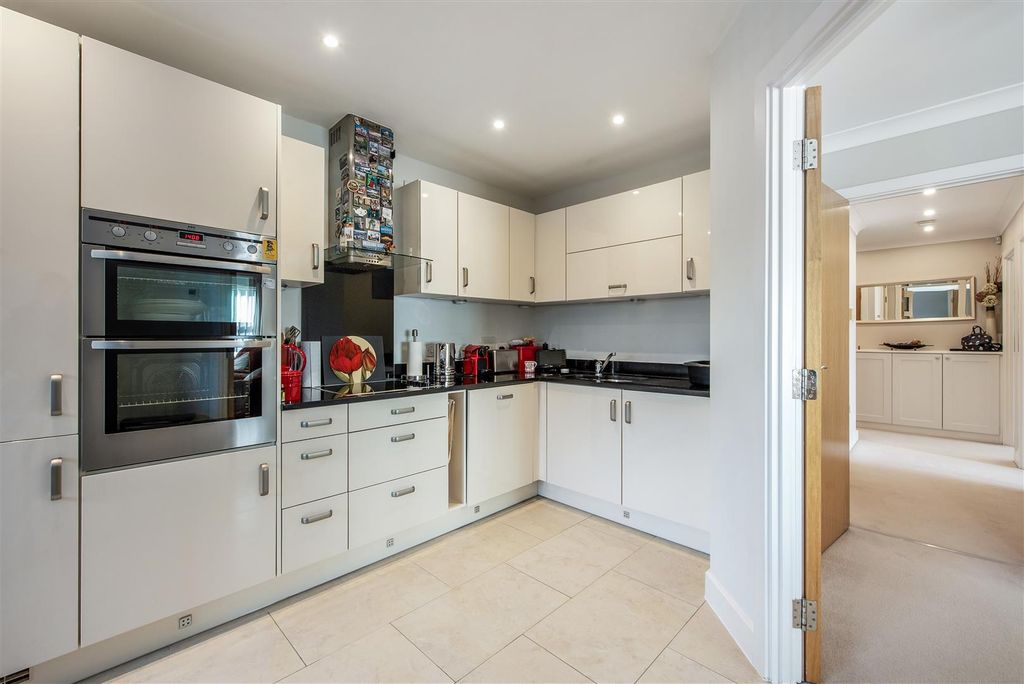Additional image 8 of 2 bed flat for saleTudor Court, Bramshott Place, Liphook GU30