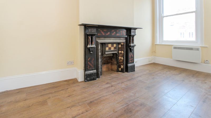 Property photo 3 of 7 Photo 4