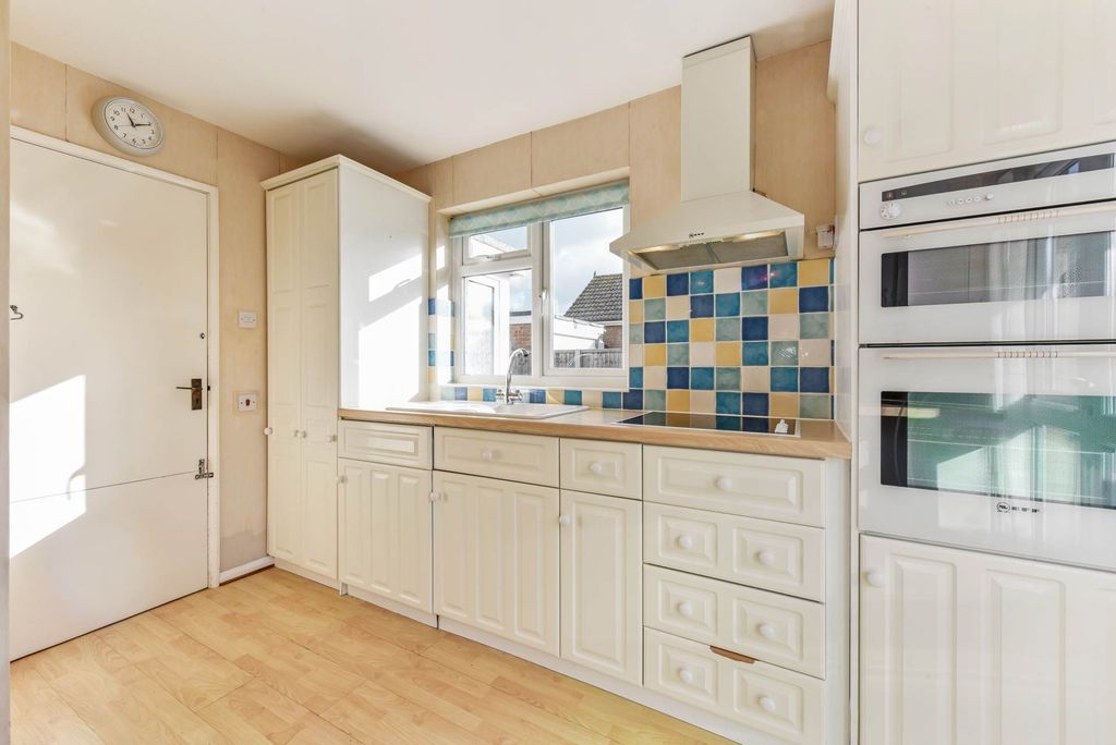 Property photo 3 of 25