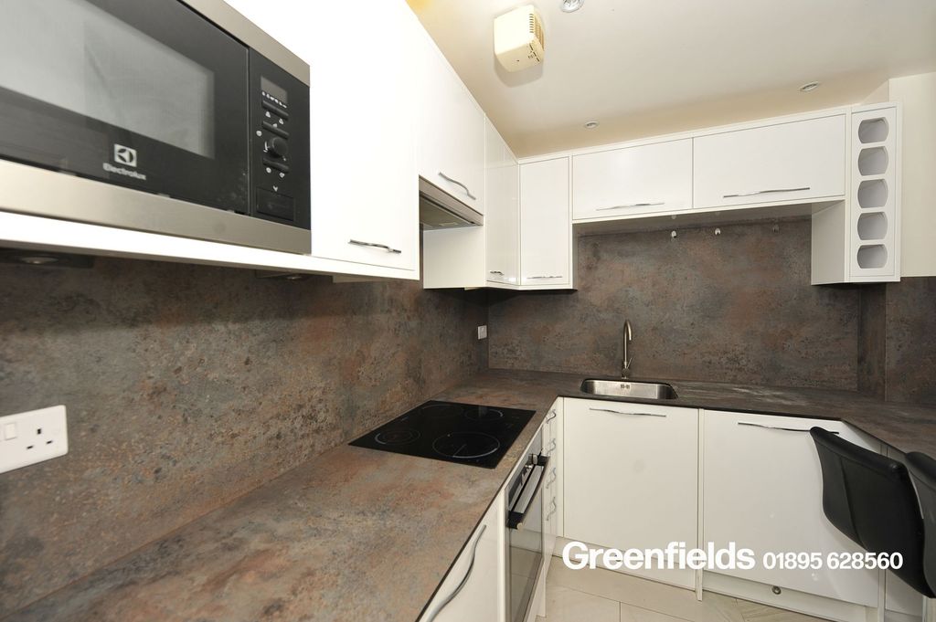 Property photo 2 of 8 Kitchen