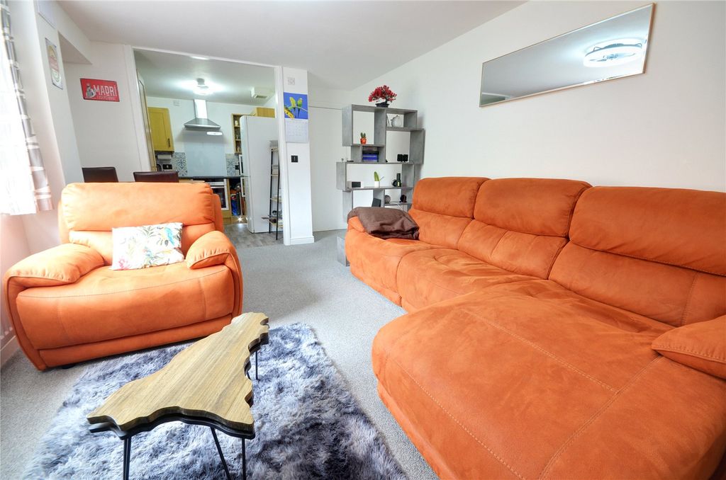 Property photo 2 of 14 Lounge