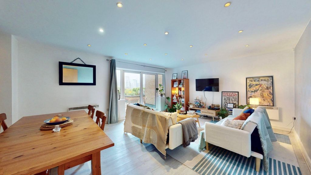 Property photo 2 of 33 Picture No. 25