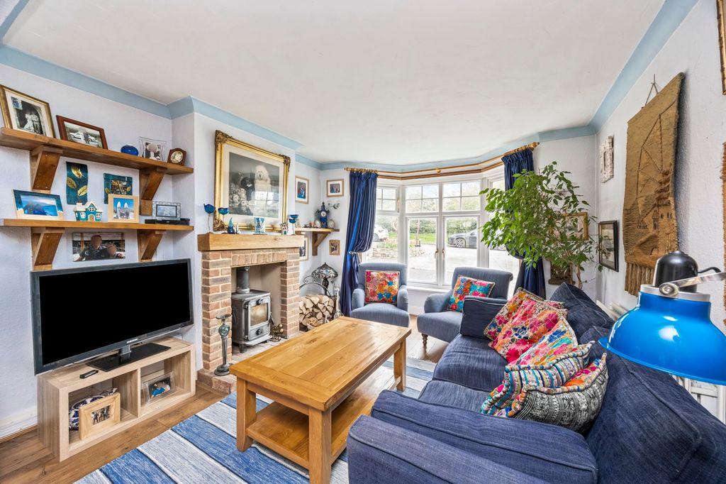 Property photo 3 of 17 Living Room