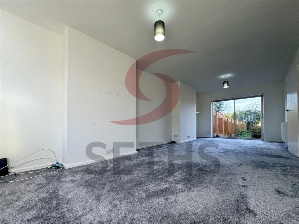 Property photo 2 of 9 Living Room/Dining Area