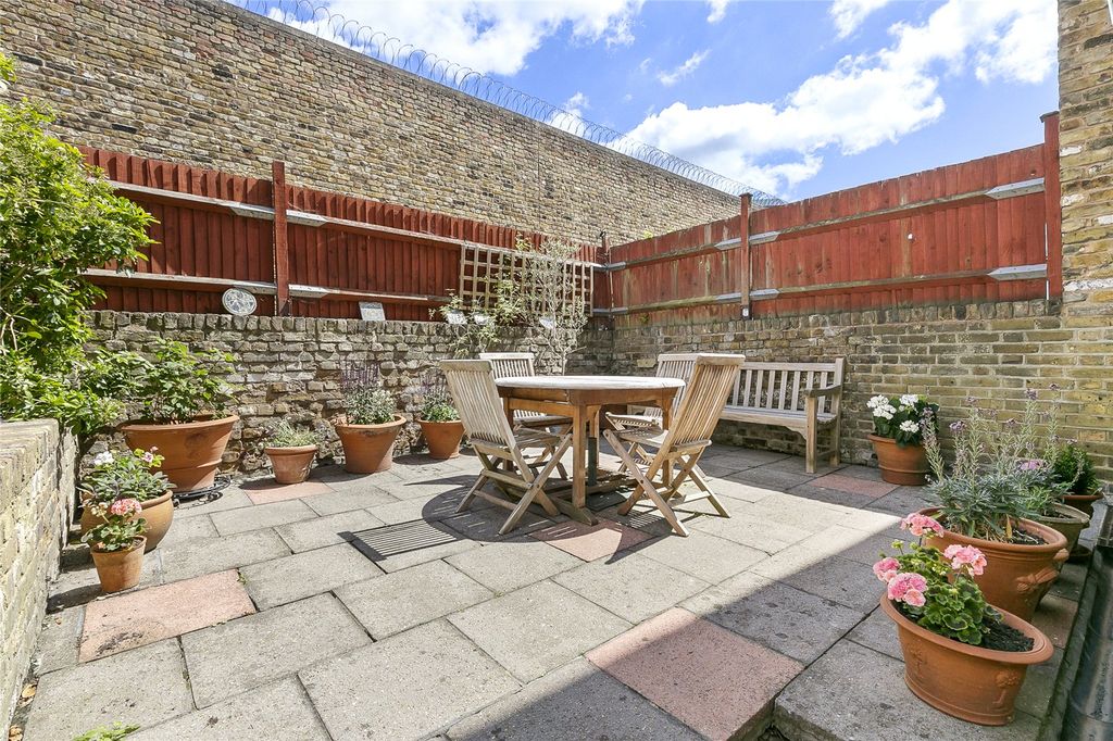 Property photo 3 of 10 Patio