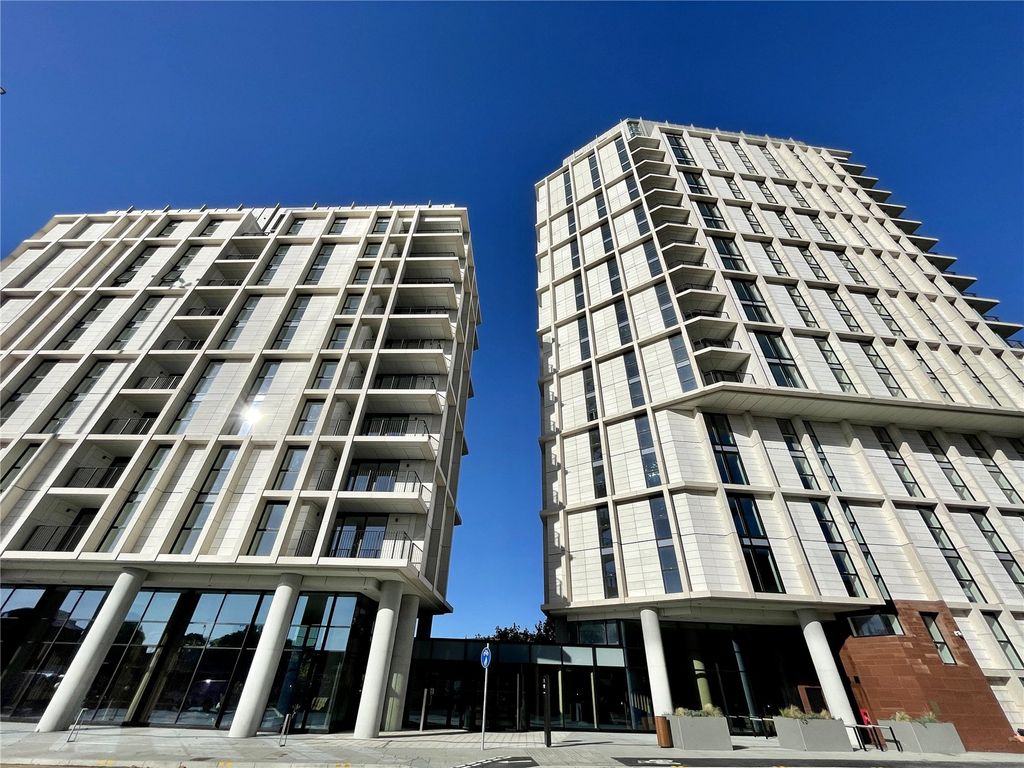 Property photo 1 of 15 Building