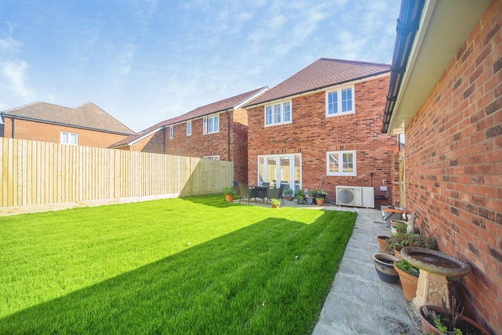 Property photo 2 of 18 Garden