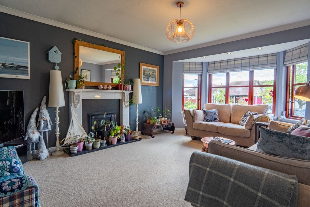 Property photo 2 of 33