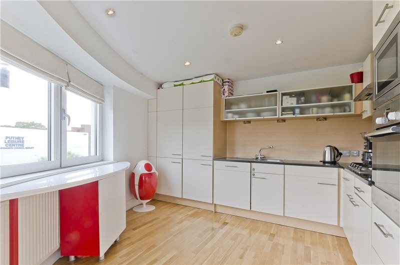 Property photo 2 of 6 Kitchen