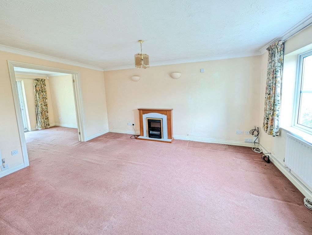 Property photo 3 of 18 Pbox-Living_Room-323503.Jpg