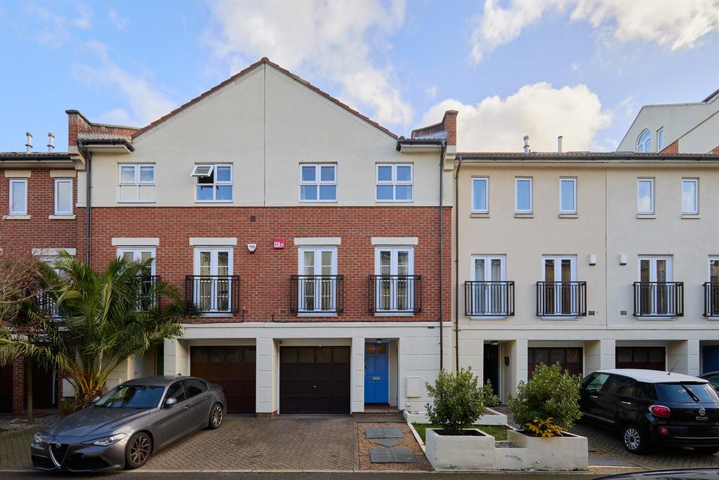 Property photo 2 of 29