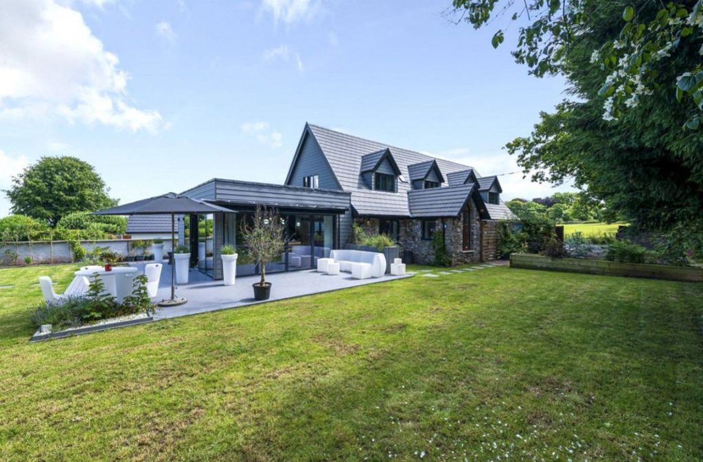 Property photo 1 of 27