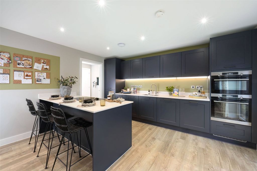 Property photo 2 of 13 4 Bed Show Home