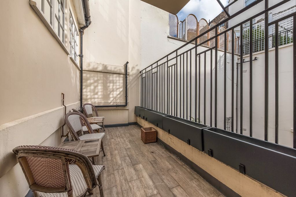 Property photo 2 of 9 Terrace