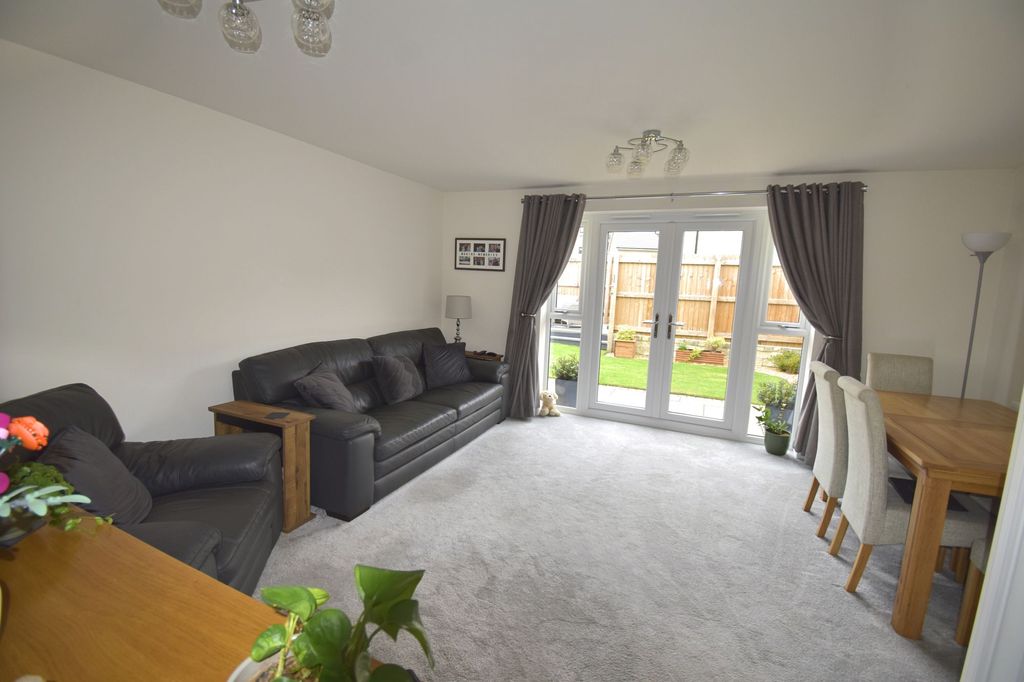 Property photo 2 of 19 Sitting Room