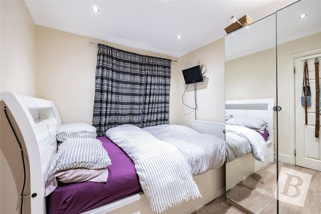 Property photo 2 of 14 Bedroom