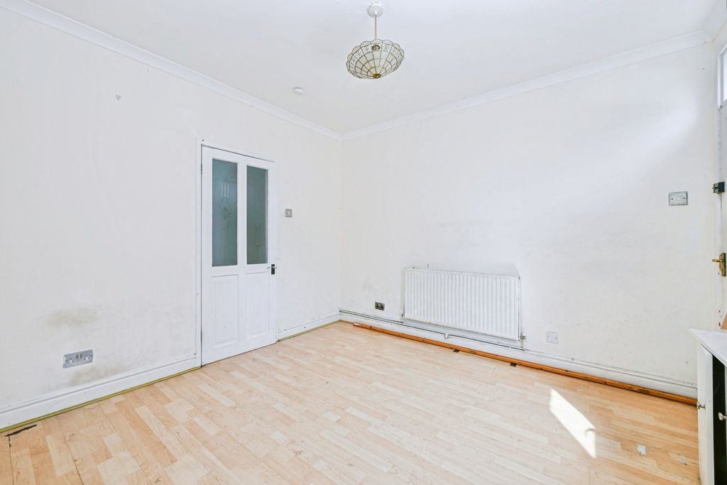 Property photo 3 of 11 Pbox-Img.Jpg