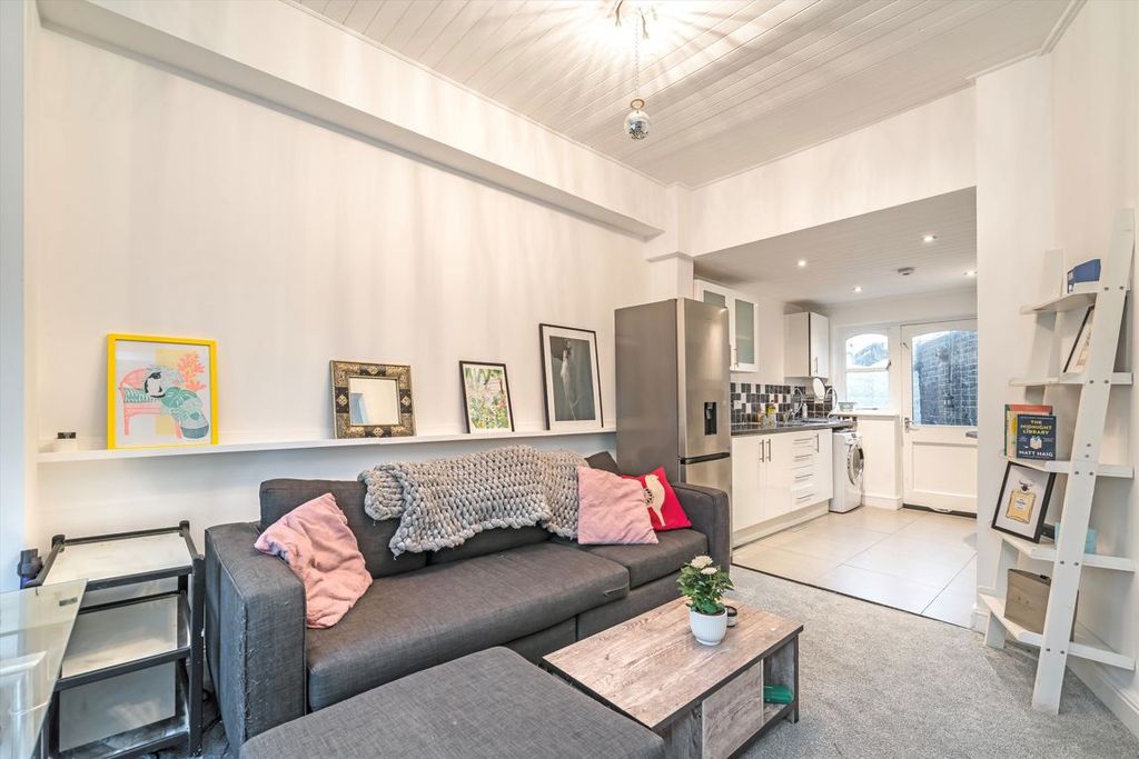 Property photo 2 of 7