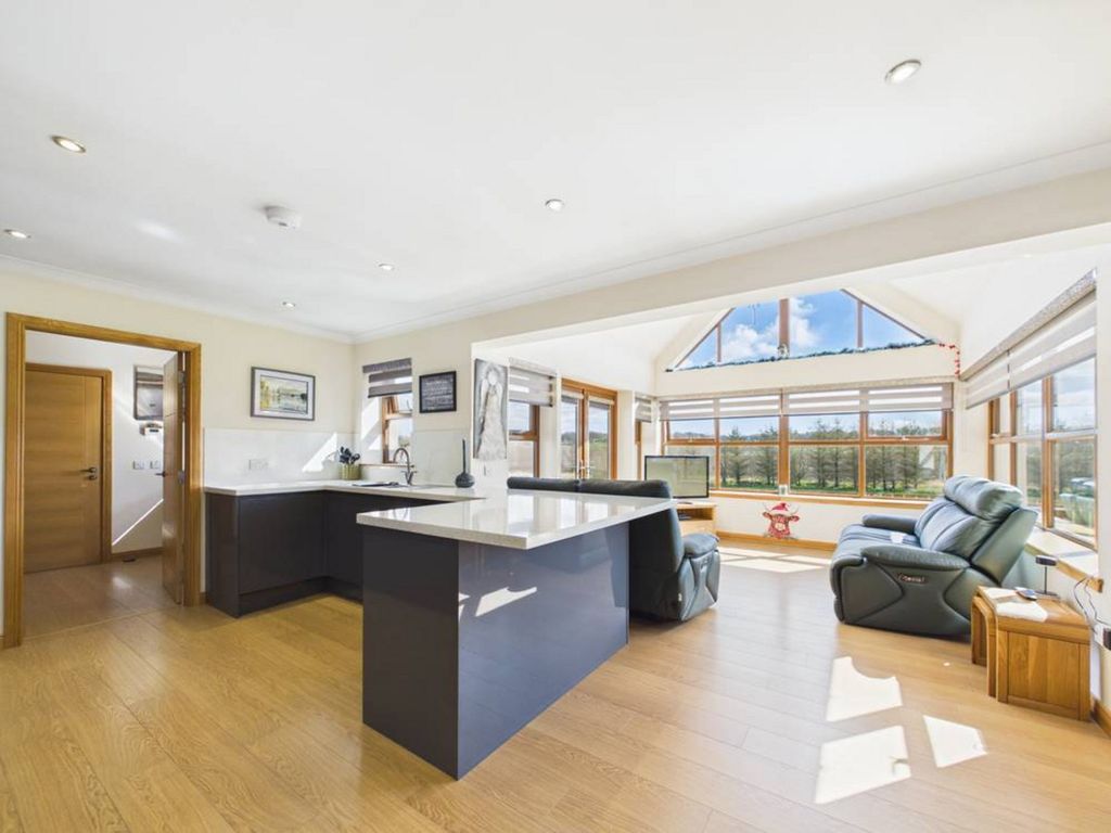 Property photo 2 of 32