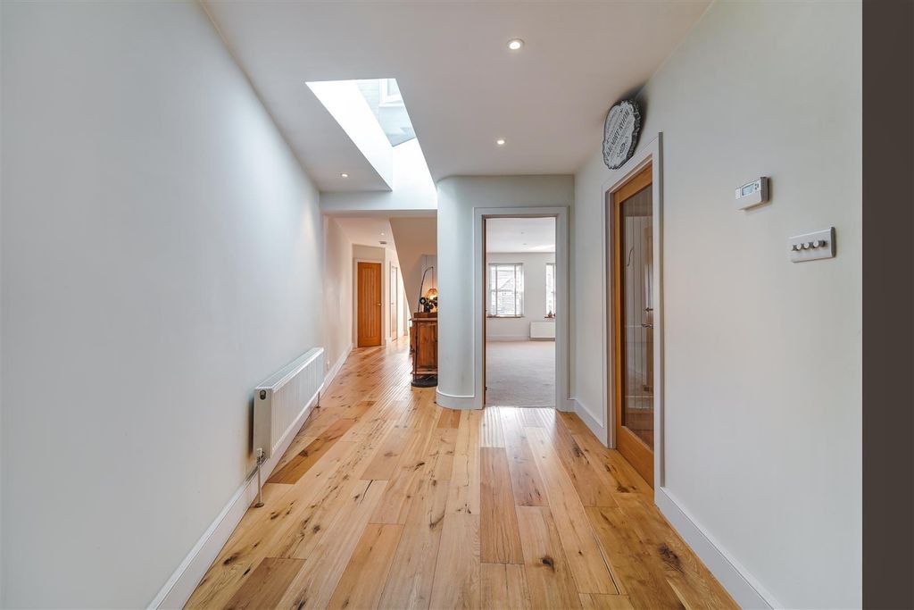 Property photo 2 of 24 Manor Green Road (7).Jpg