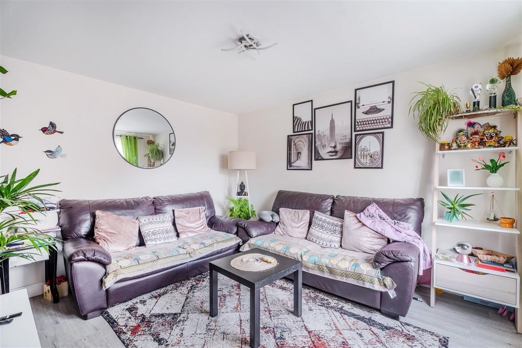 Property photo 2 of 25 76Lambourne-10.Jpg