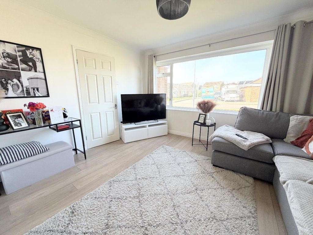 Property photo 2 of 12 Lounge