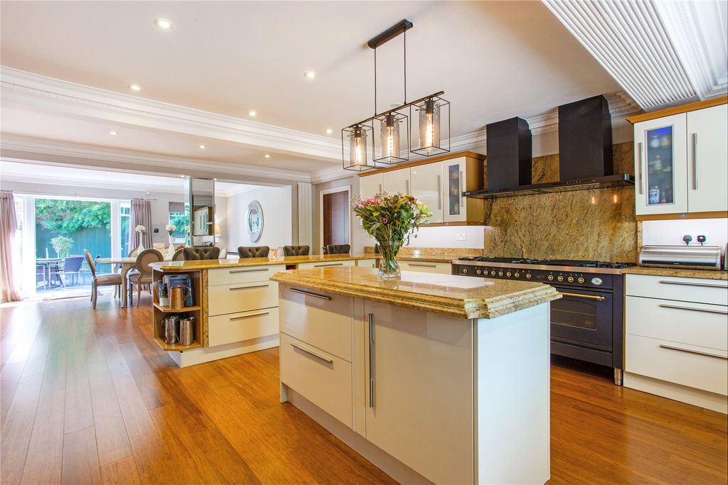 Property photo 3 of 23 Kitchen Dining Room