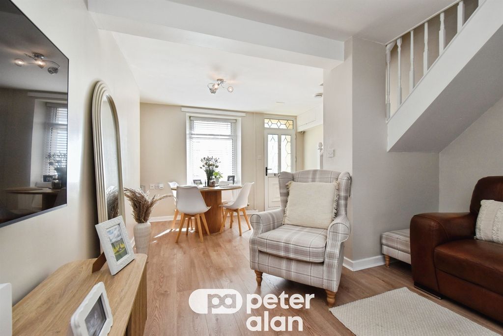 Property photo 2 of 39