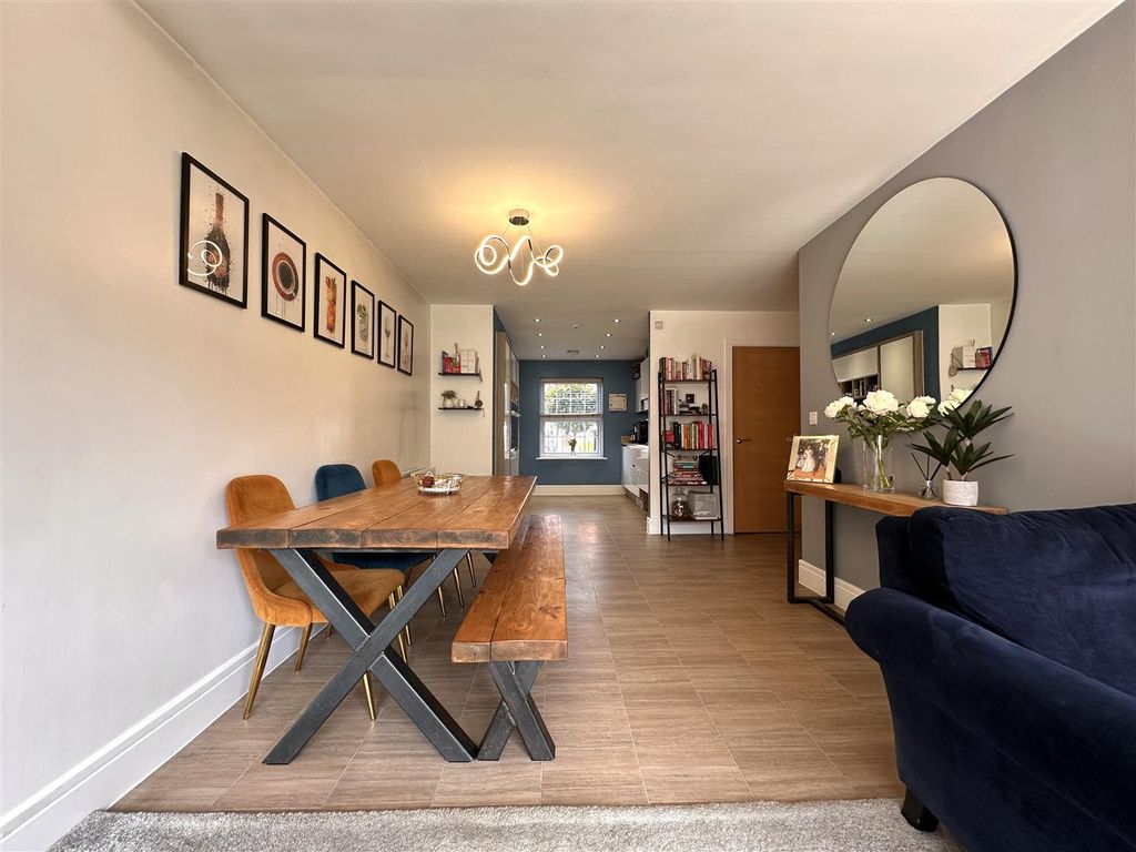Property photo 2 of 22 Open-Plan Dining Kitchen 426