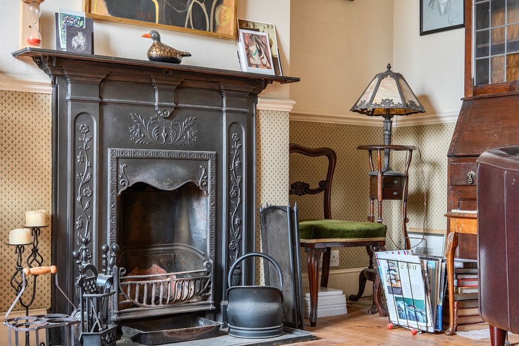Property photo 3 of 18 5895105