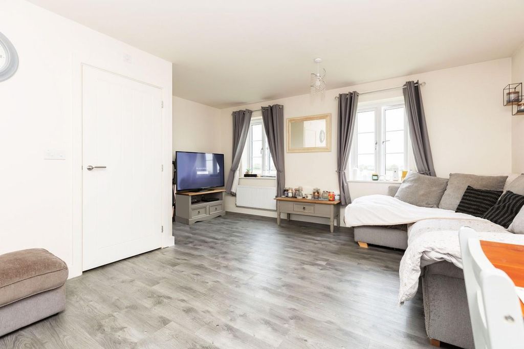 Property photo 2 of 15 Lounge