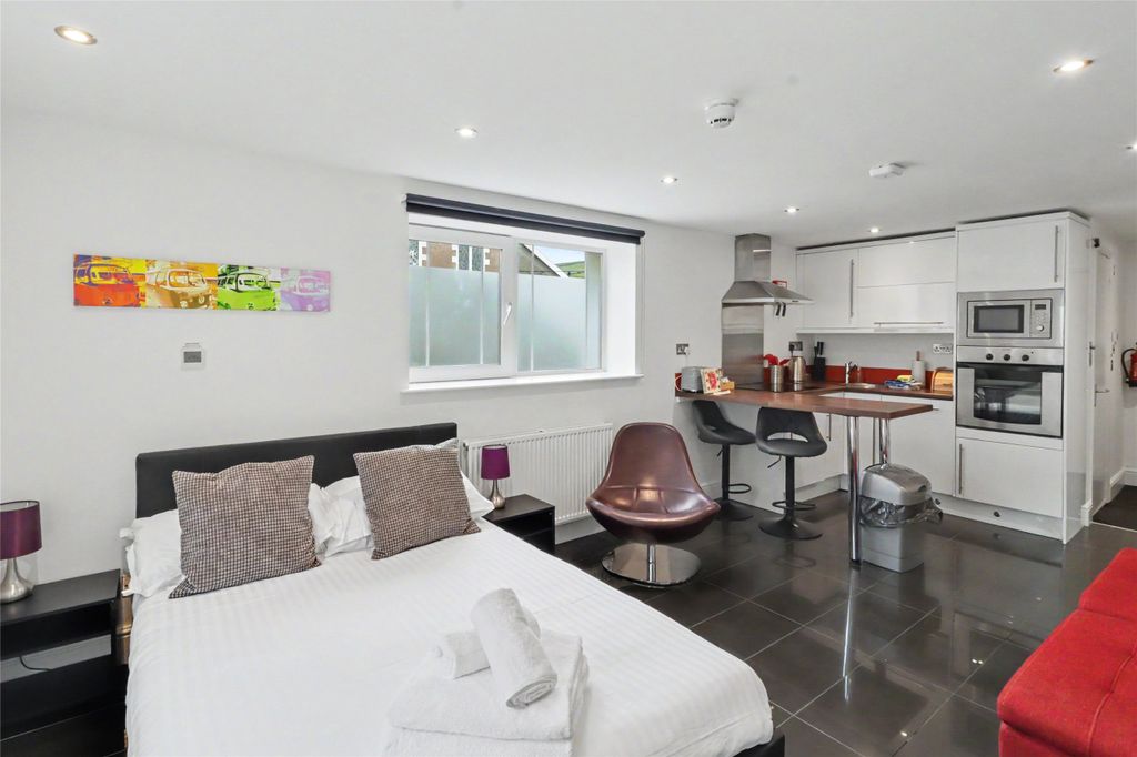 Property photo 2 of 6 2 - Picture No. 05