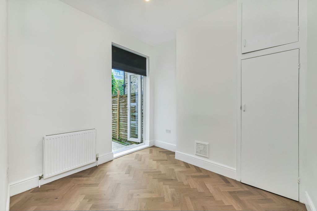 Property photo 3 of 16 Dining Room